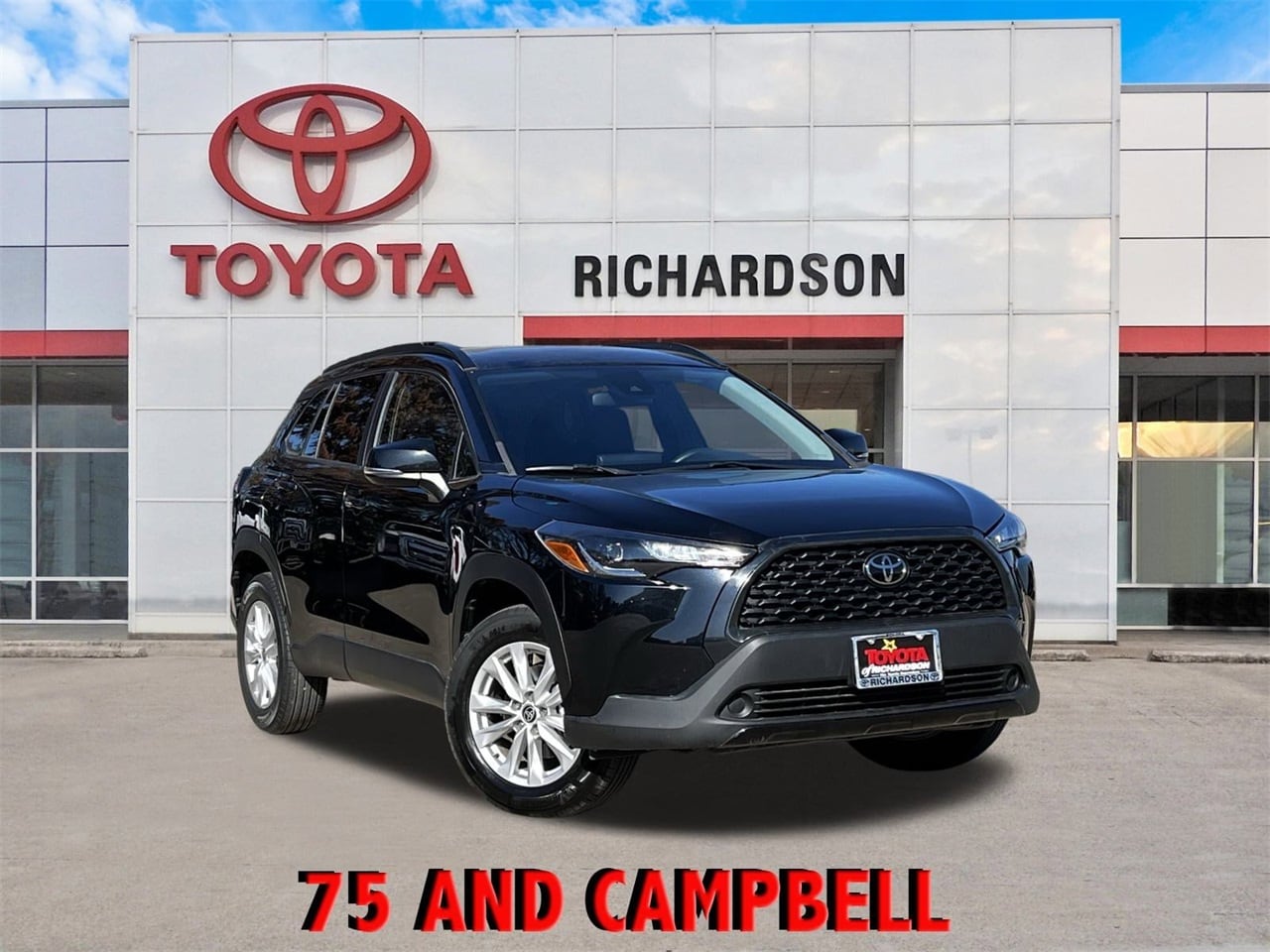 2022 Toyota Corolla Cross LE's photo