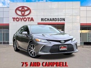 2024 Toyota Camry XLE w/Perforated Leather Seat Trim/18-Inch Alloy W Sedan