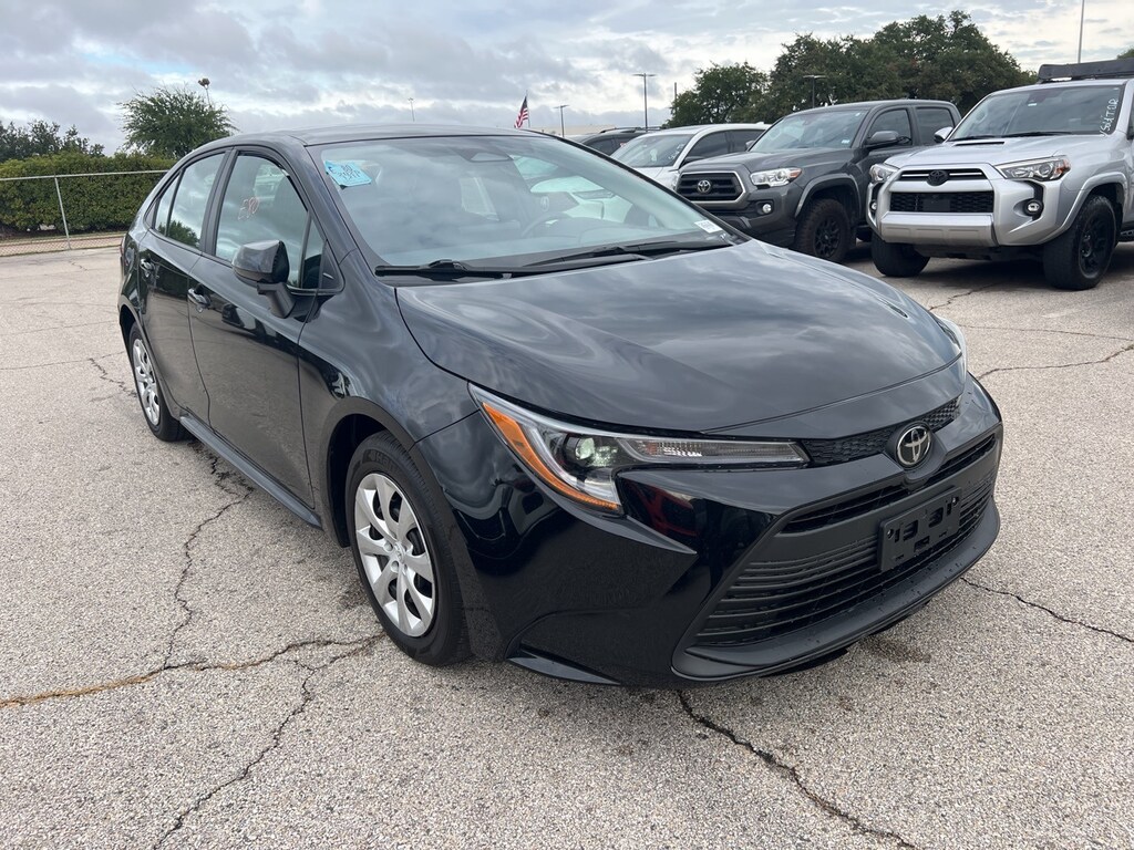 Used 2025 Toyota Corolla LE w/8-in Toyota Audio Multimedia Sedan