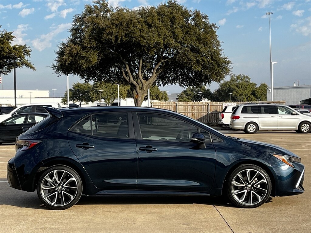 Used 2022 Toyota Corolla Hatchback XSE w/18-in Bright Machine-Finished Alloy Hatchback