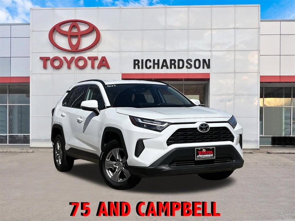 Used 2024 Toyota RAV4 XLE w/Wheels: 17-Inch 5-Spoke Silver Alloy SUV