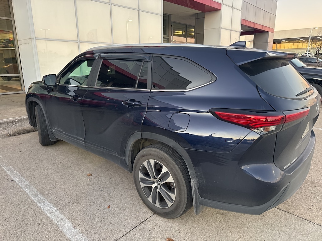 Used 2023 Toyota Highlander Hybrid XLE w/Moonroof/Leather/18-in Alloy SUV
