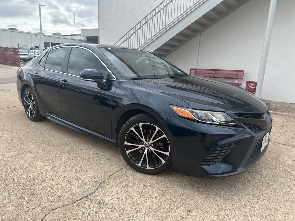 Used 2018 Toyota Camry SE w/Entune 3.0 Audio/18-in Black Alloy Sedan