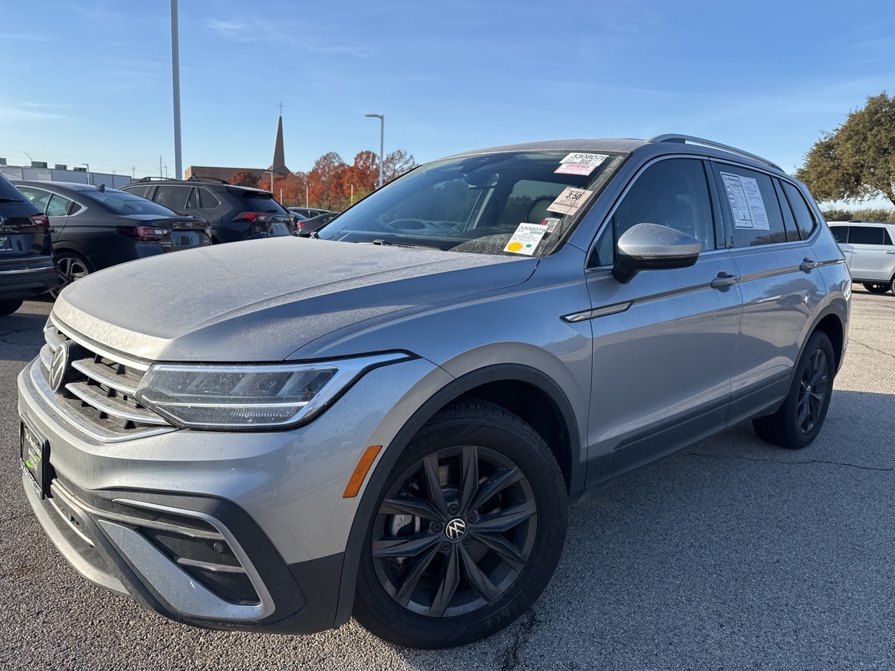 2024 Volkswagen Tiguan SE's photo