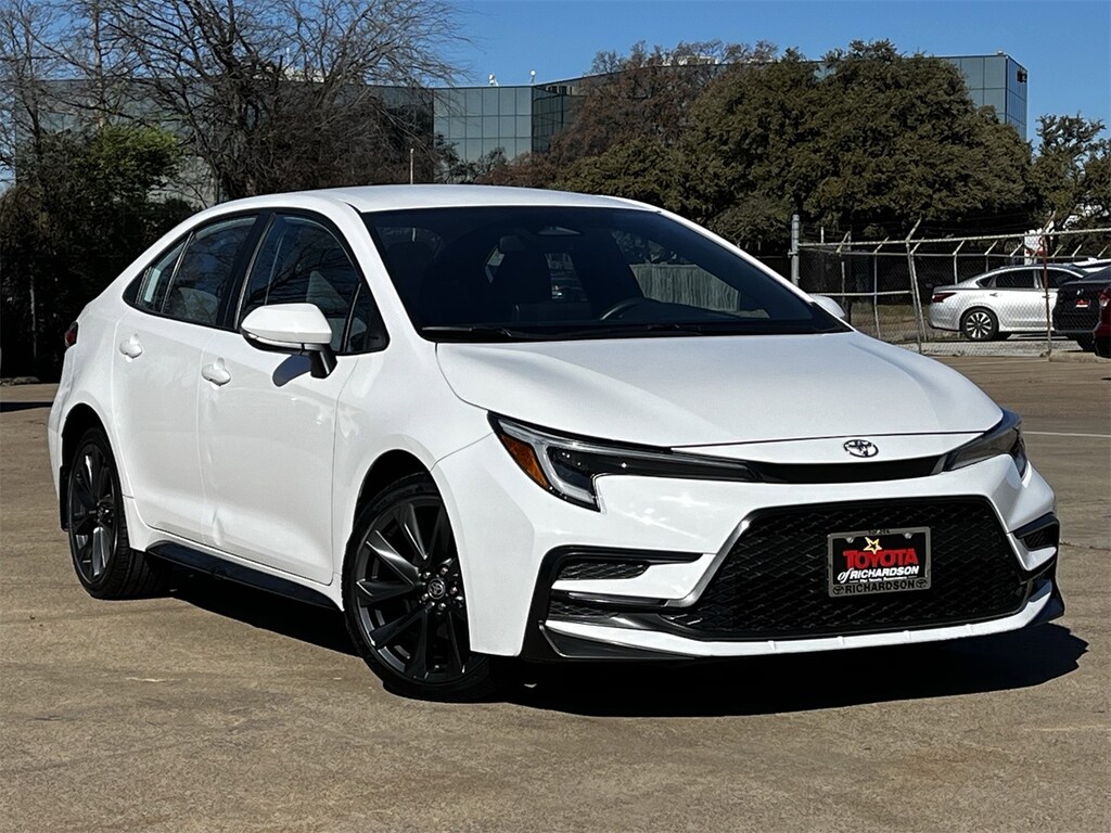 Used 2023 Toyota Corolla SE w/18-Inch Alloy w/Graphite Finish Sedan
