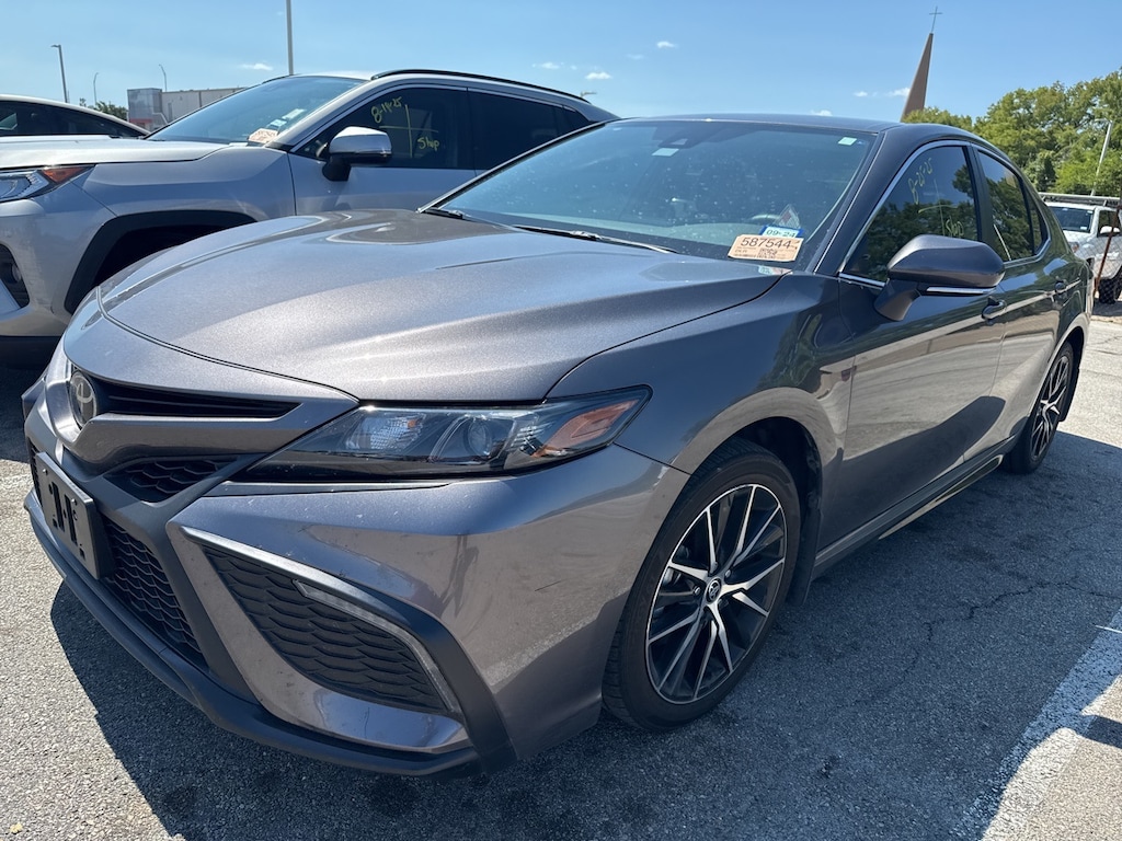 Used 2023 Toyota Camry SE w/18-Inch Alloy/Exterior Parking Camera Sedan