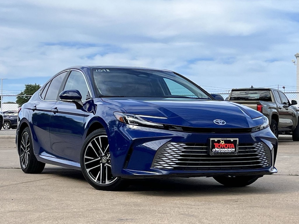Used 2025 Toyota Camry XLE Premium w/Panoramic Glass Roof/HUD/JBL Sedan