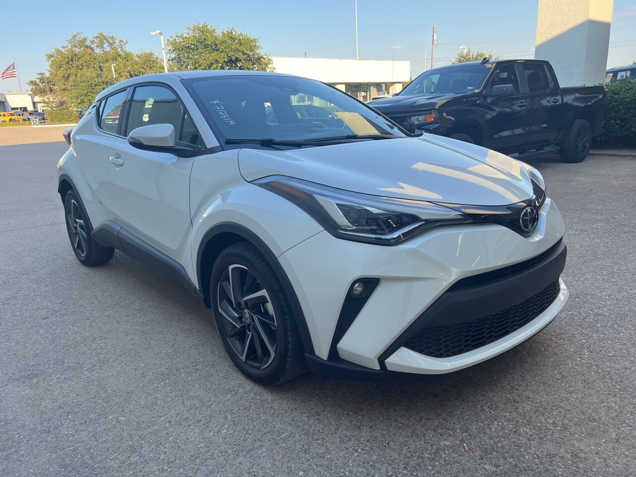 2022 Toyota C-HR Limited photo 3