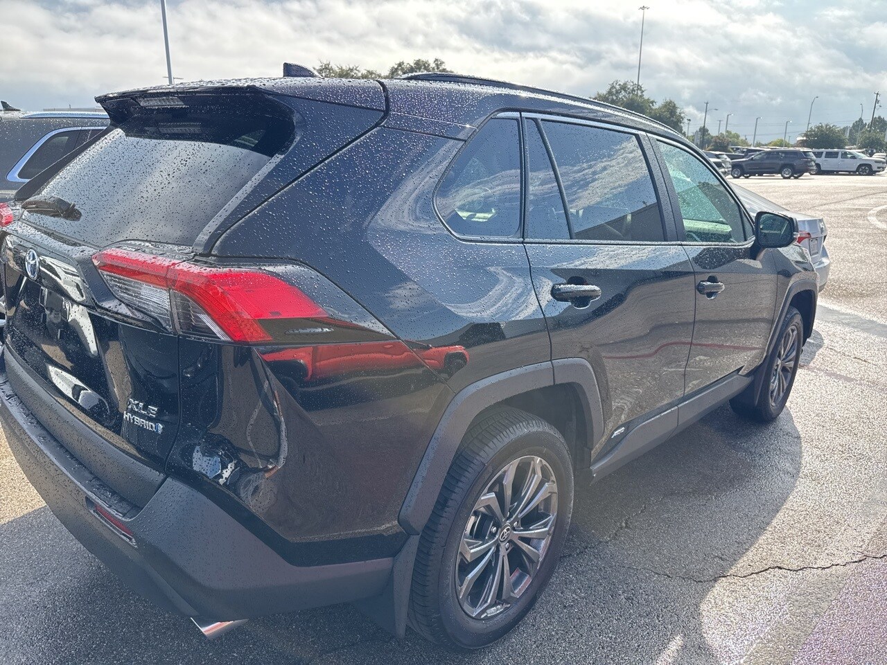 2024 Toyota RAV4 Hybrid XLE Premium photo 3