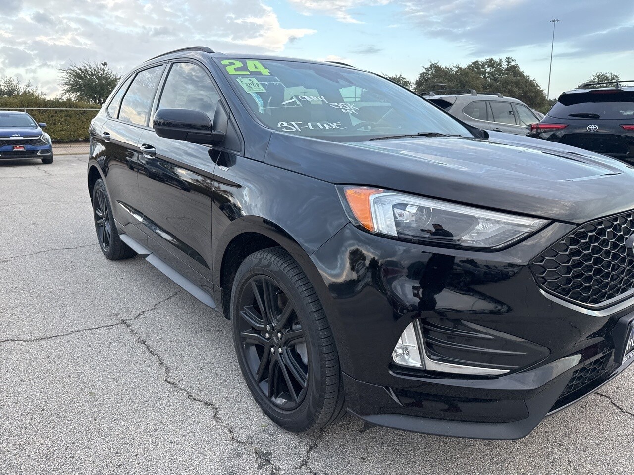 2024 Ford Edge ST photo 2
