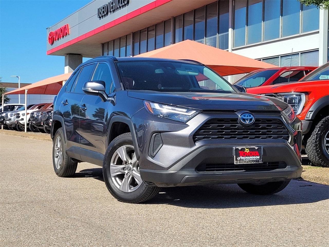 Used 2022 Toyota RAV4 XLE with VIN 2T3RWRFV3NW132458 for sale in Richardson, TX