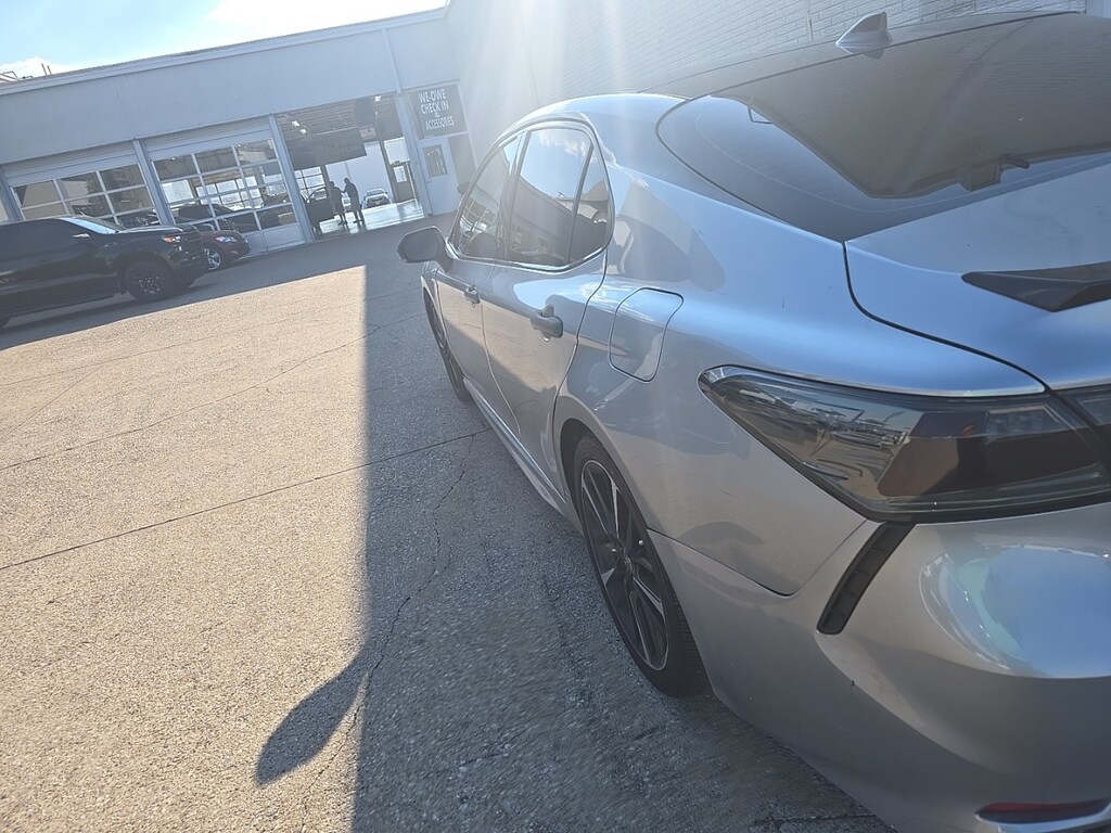 Used 2020 Toyota Camry XSE w/Bi-Tone Exterior/Panoramic-Roof Sedan