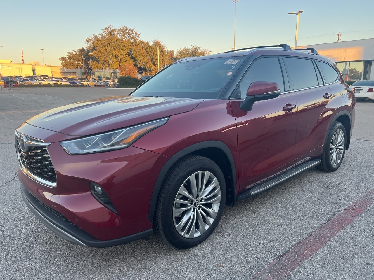 2025 Toyota Highlander Platinum's photo