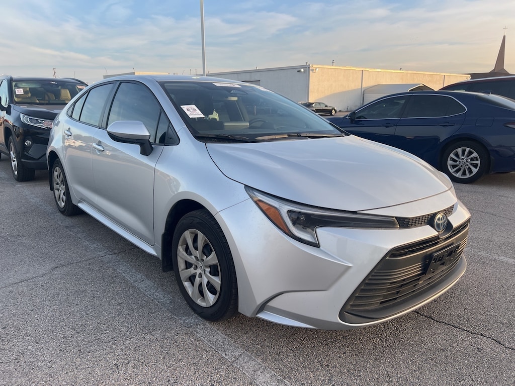 Used 2025 Toyota Corolla Hybrid LE Sedan