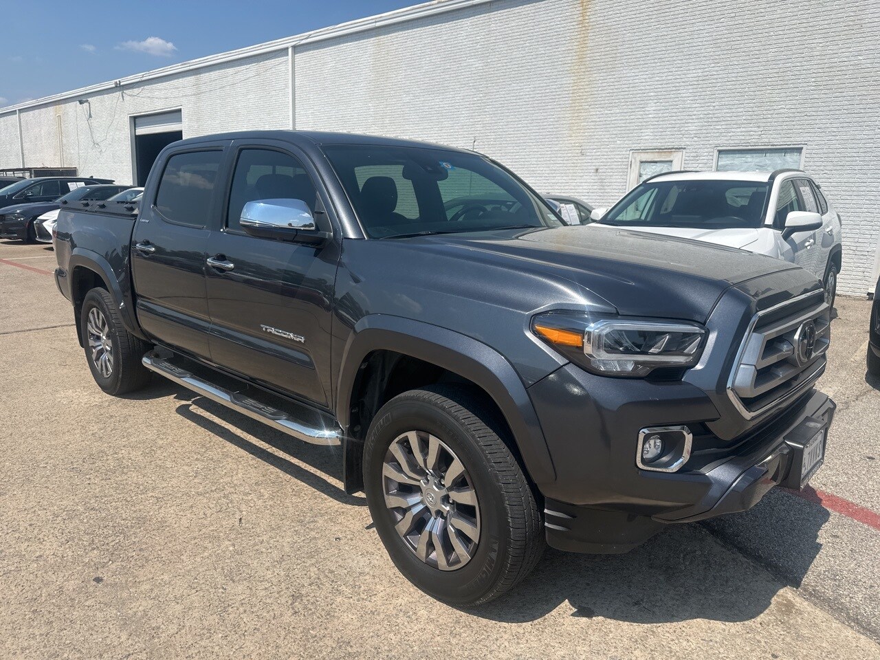 2022 Toyota Tacoma Limited V6 photo 2