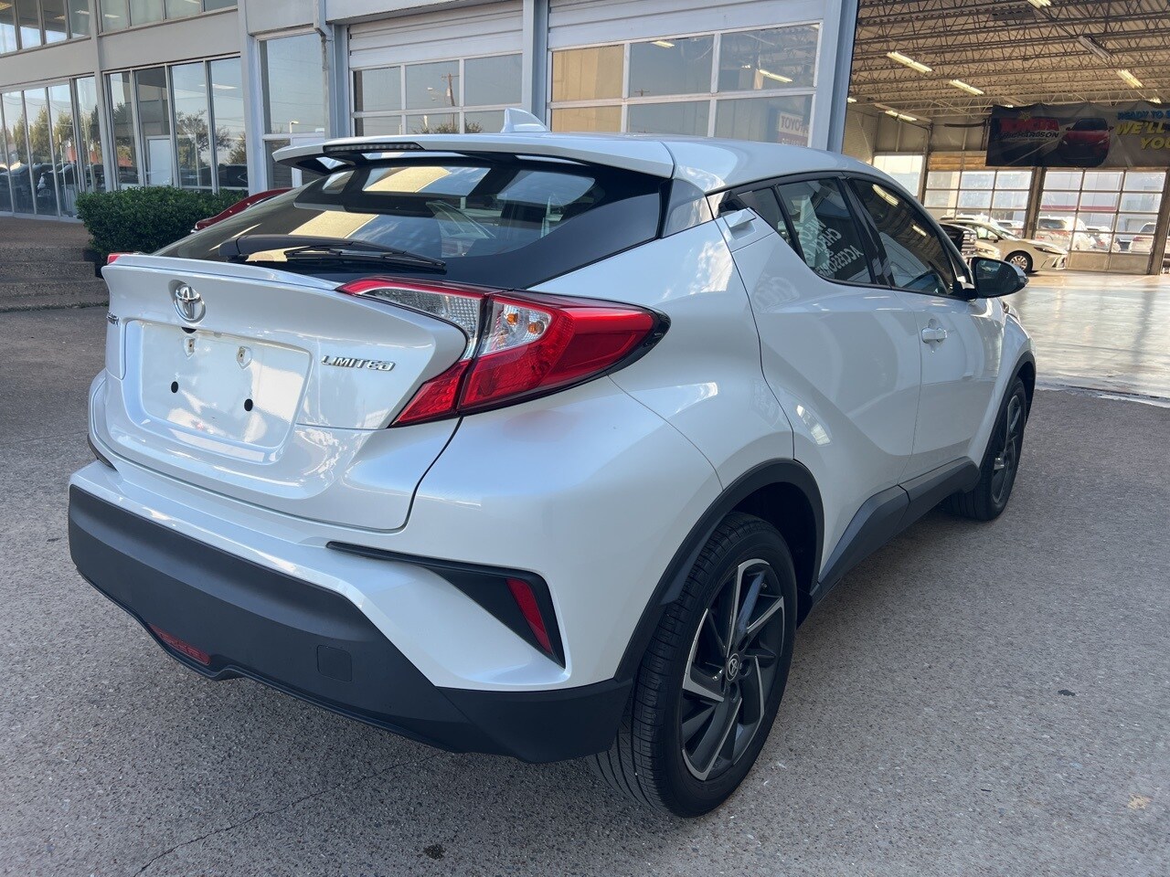 2022 Toyota C-HR Limited photo 4
