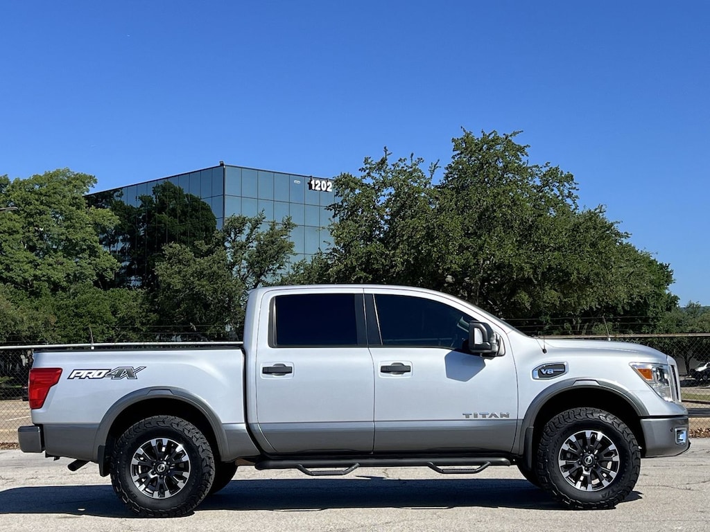 Used 2017 Nissan Titan PRO-4X w/Luxury/Convenience Package Truck Crew Cab