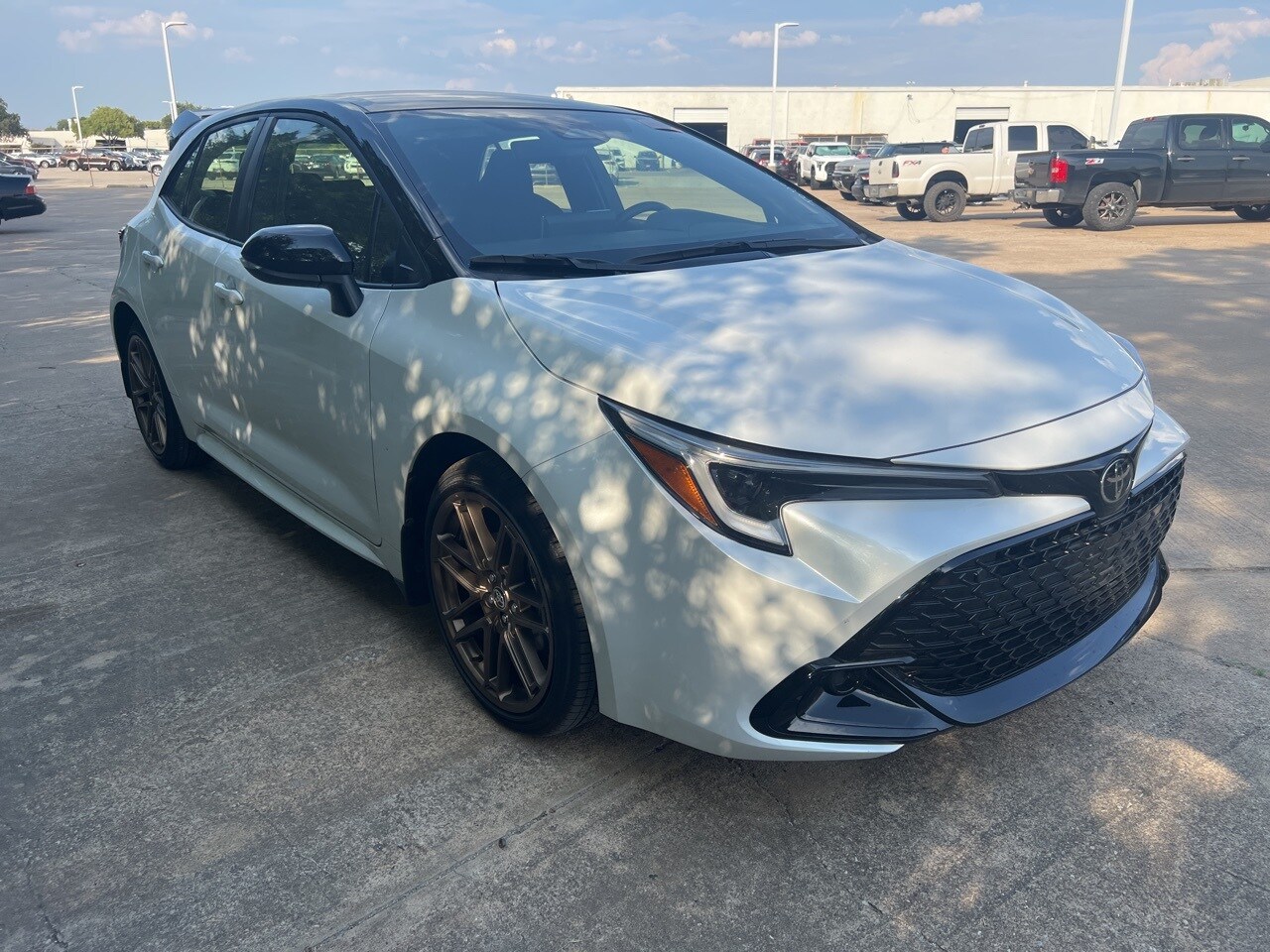2025 Toyota Corolla SE photo 3
