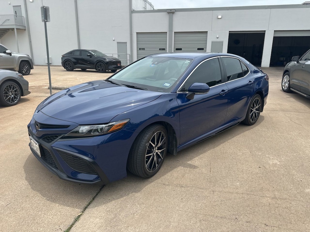 Used 2023 Toyota Camry SE w/Convenience Package/18-in Alloy Sedan