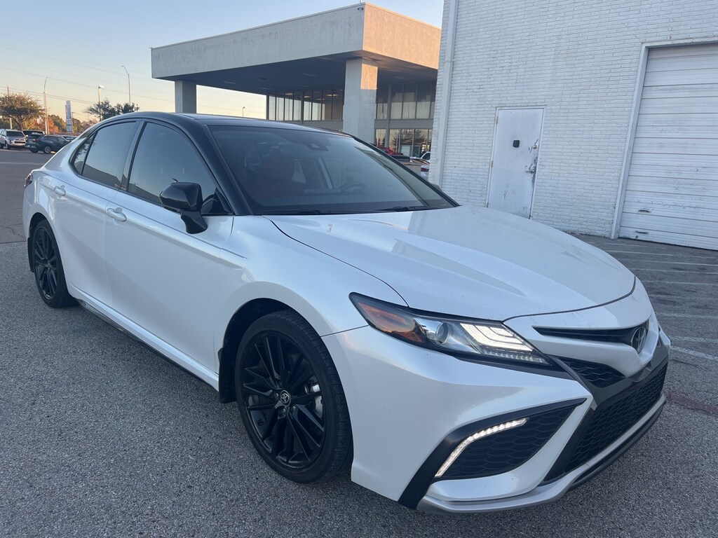 Used 2024 Toyota Camry XSE w/Two-Tone Exterior/Panoramic Glass Roof Sedan
