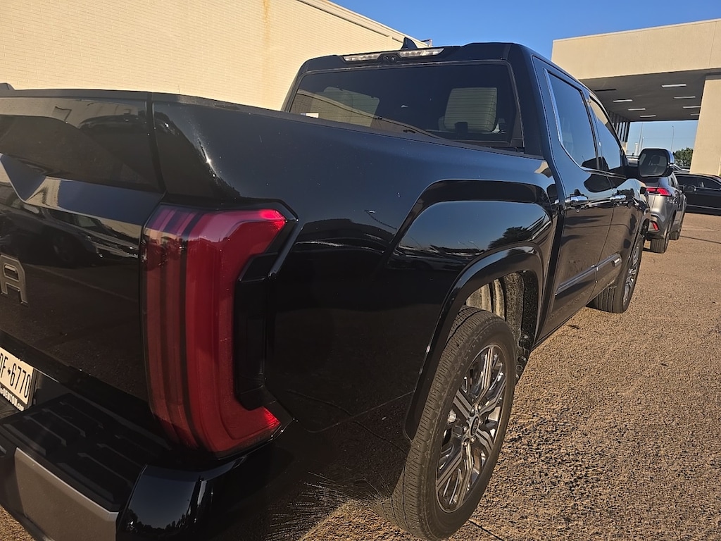 Used 2022 Toyota Tundra Hybrid Capstone w/22-in Dark Chrome Alloy Truck CrewMax
