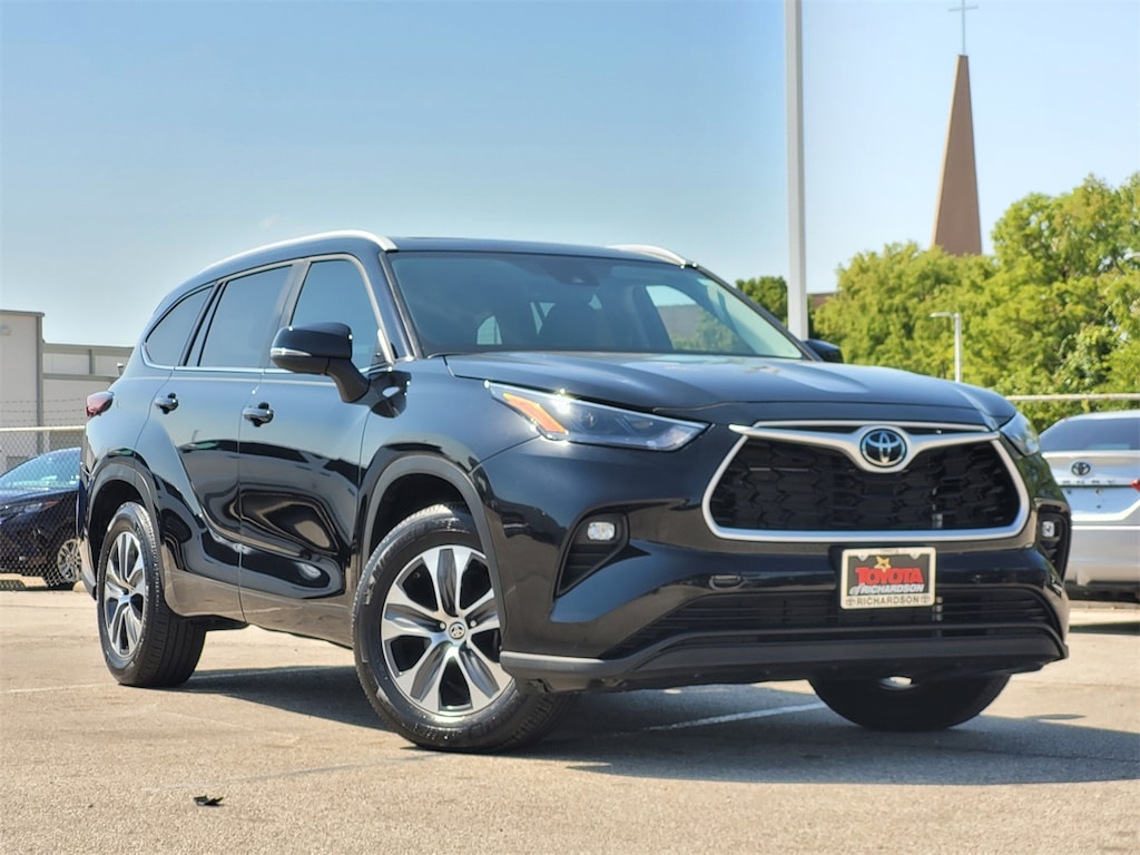 Used 2024 Toyota Highlander XLE w/18-in Machined-Finish Alloy SUV