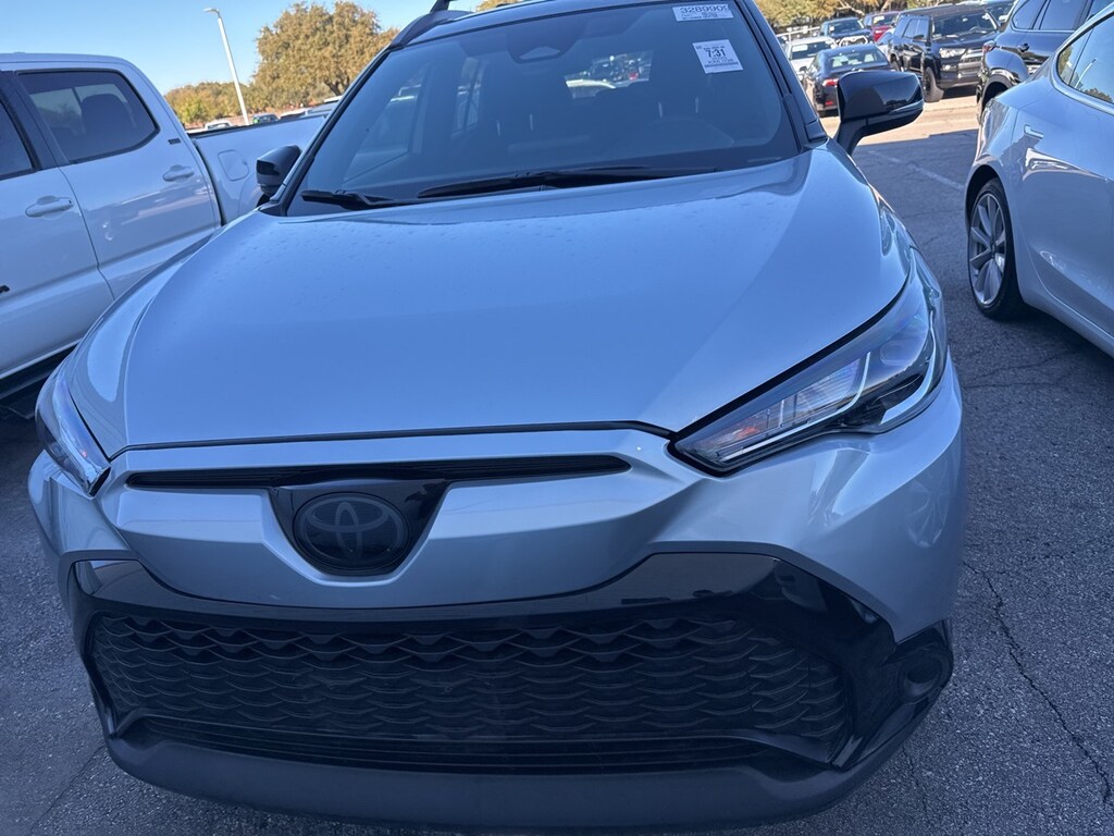 Used 2025 Toyota Corolla Cross Hybrid Hybrid SE w/Two-Tone Exterior/Moonroof SUV