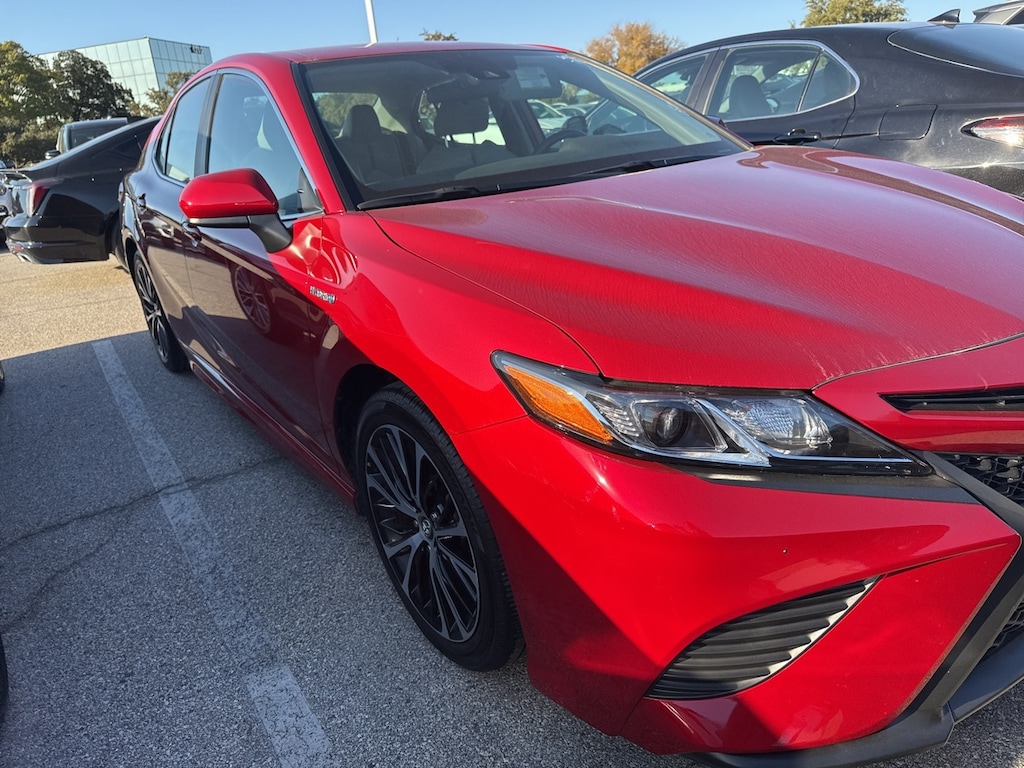 Used 2019 Toyota Camry Hybrid SE Sedan