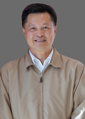 Staff member Dexter Tchen from ID_39ac47e5fe96