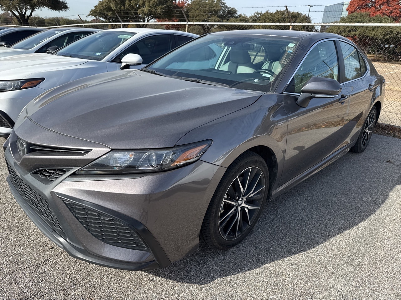 2024 Toyota Camry SE's photo