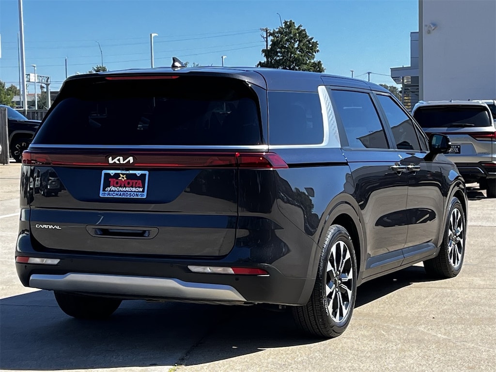 Used 2024 Kia Carnival EX w/Navigation System/19-in Alloy MPV