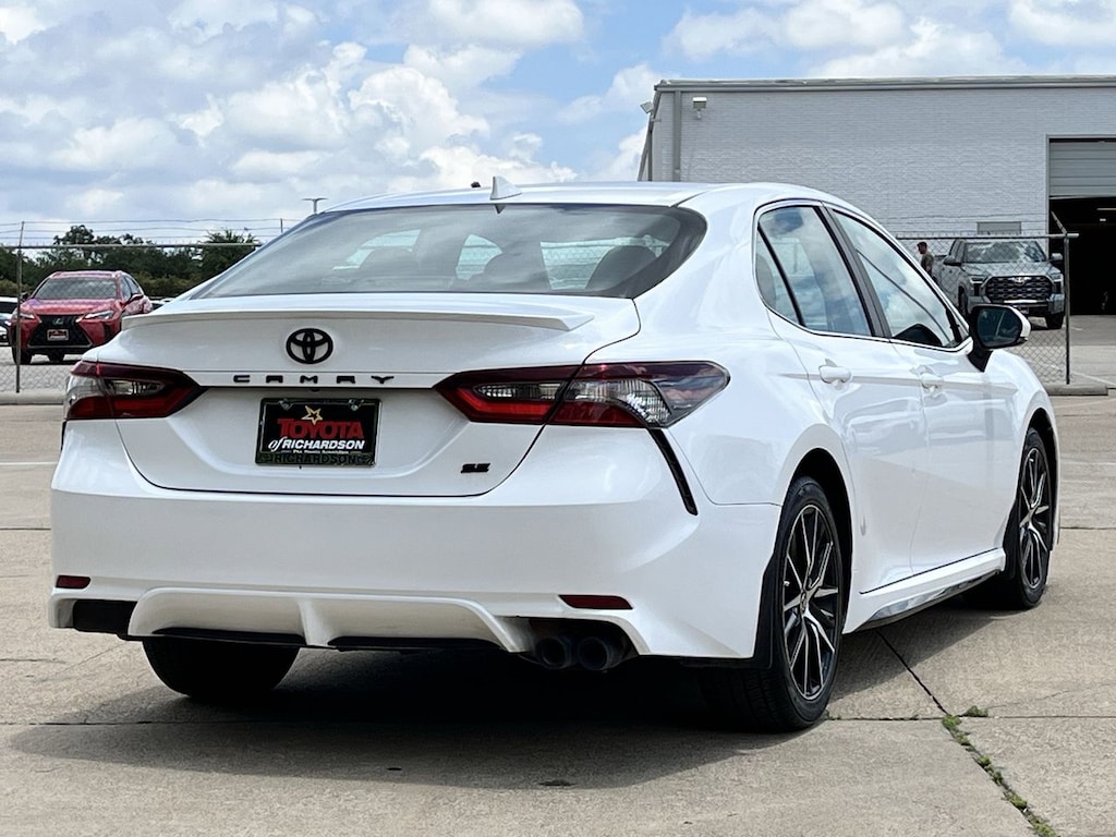 Used 2024 Toyota Camry SE w/Sport Softex Seat Trim w/Fabric/18-in Alloy Sedan