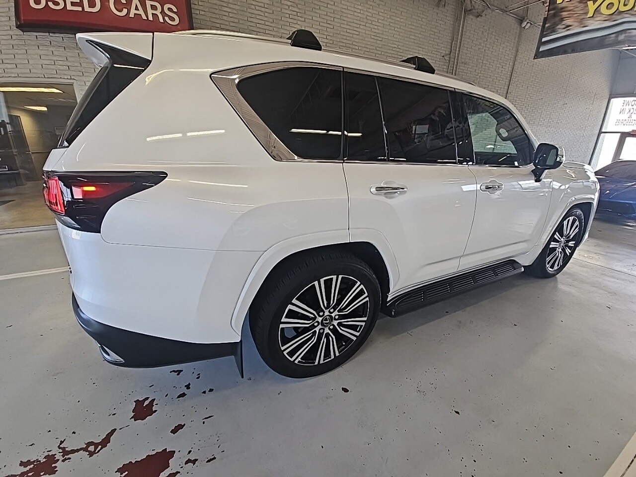 2023 Lexus LX 600 Luxury photo 4