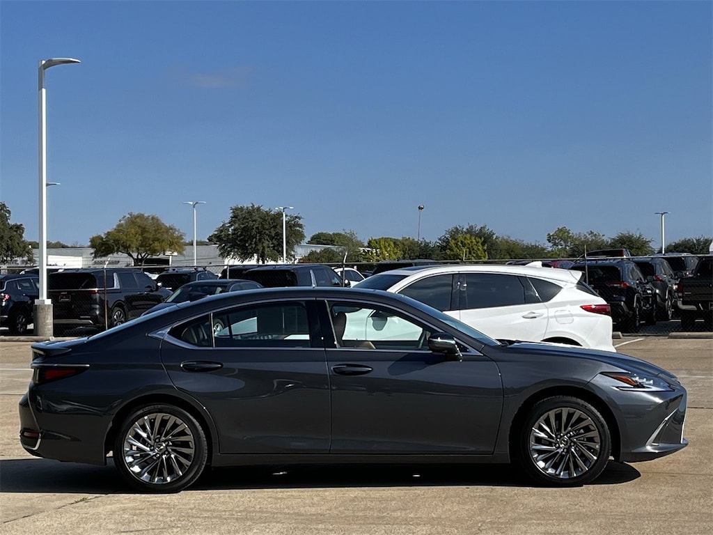 Used 2024 Lexus ES 300h 300h Luxury w/Triple Beam LED Headlamps Sedan