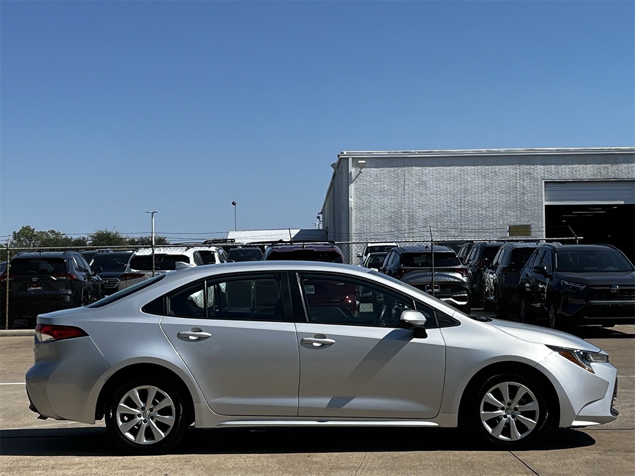 2024 Toyota Corolla LE photo 3