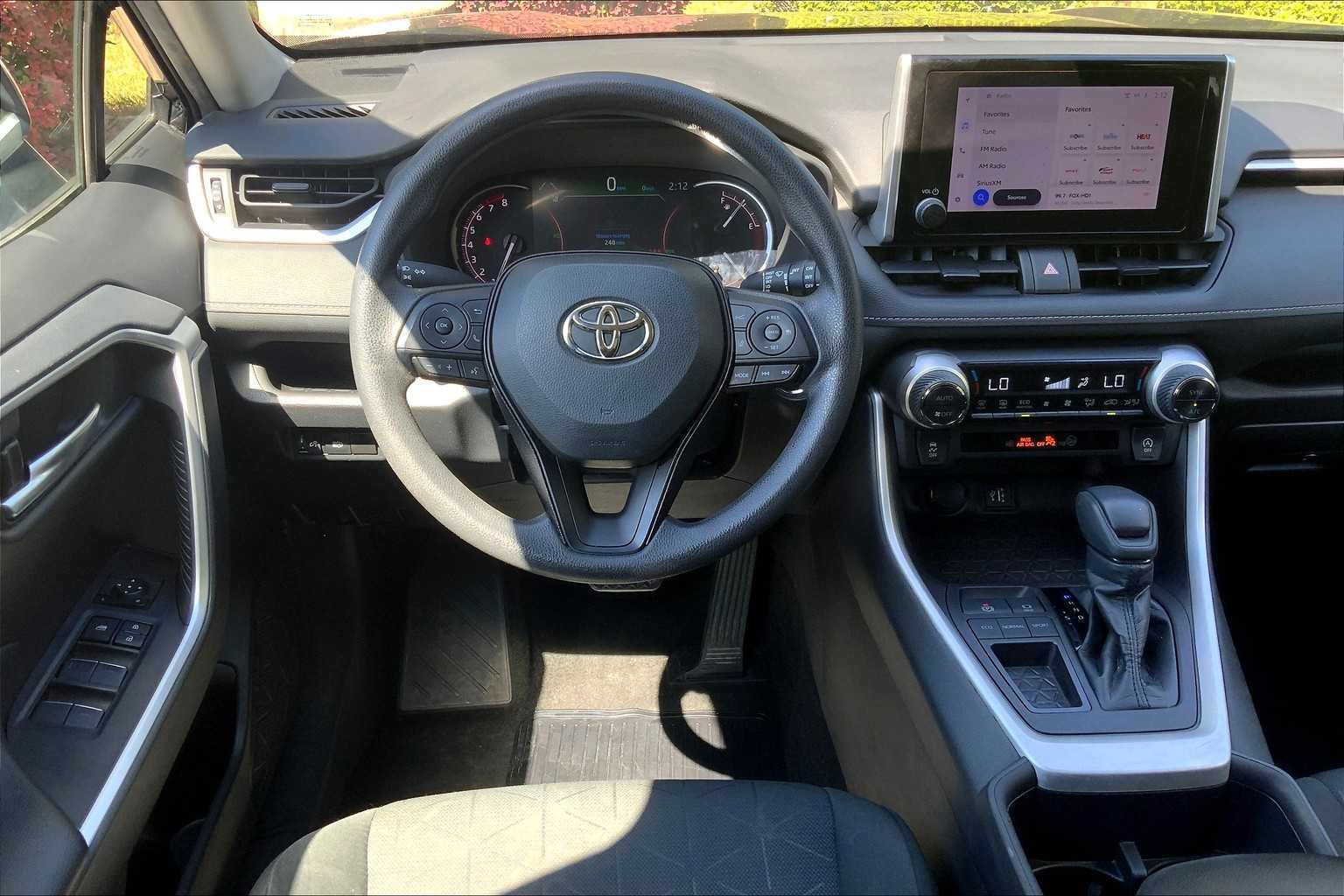 2023 Toyota RAV4 XLE photo 2