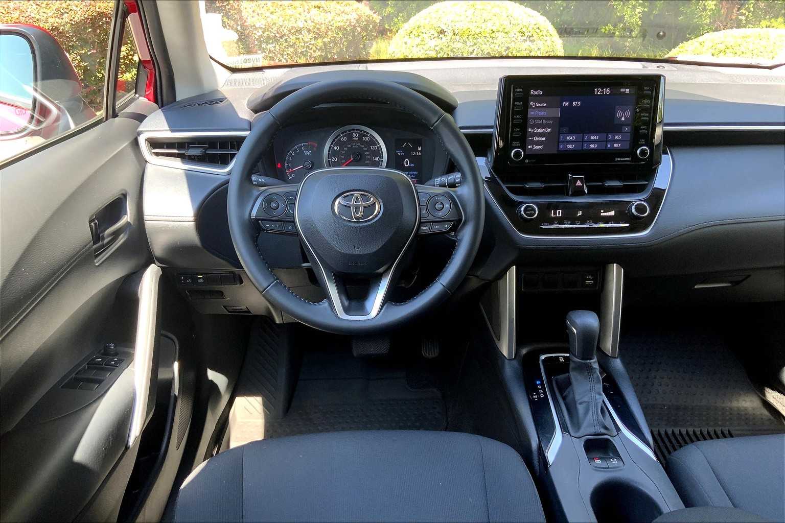 2022 Toyota Corolla Cross LE photo 4