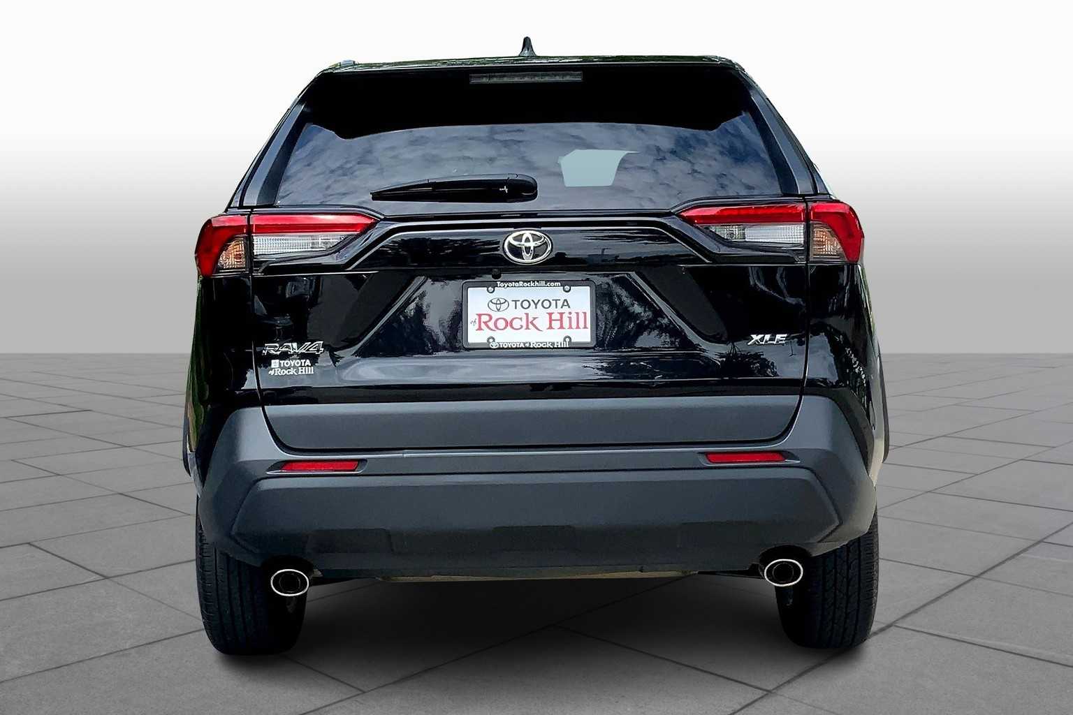 2024 Toyota RAV4 XLE photo 3