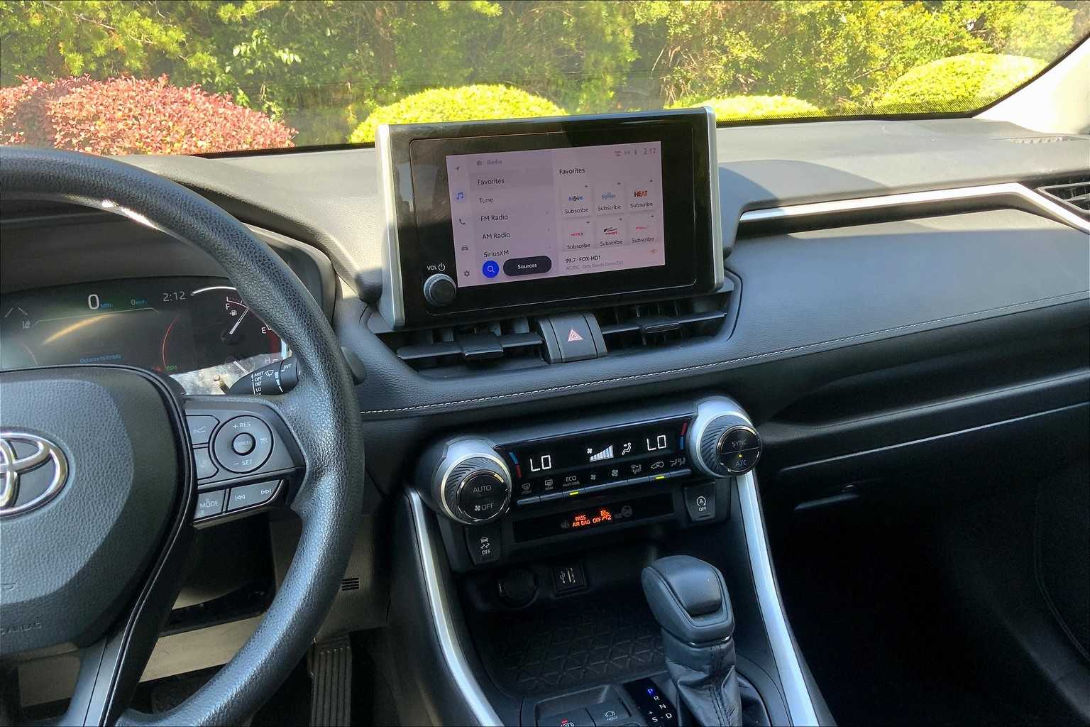 2023 Toyota RAV4 XLE photo 3