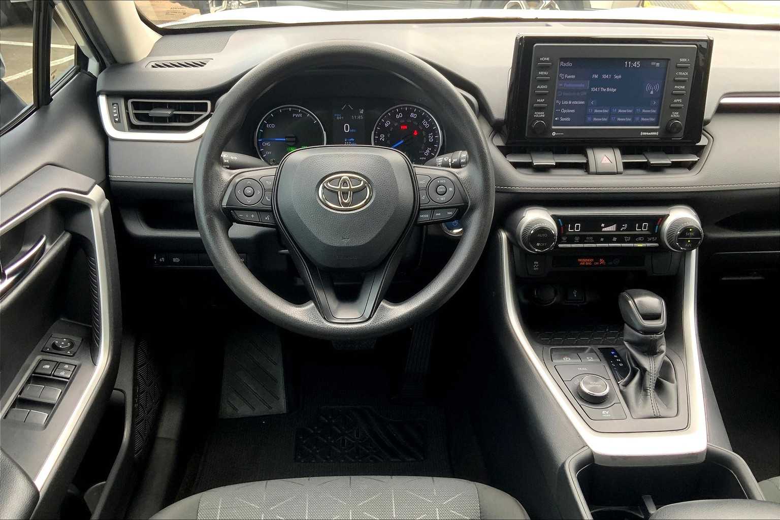 2022 Toyota RAV4 Hybrid XLE photo 2