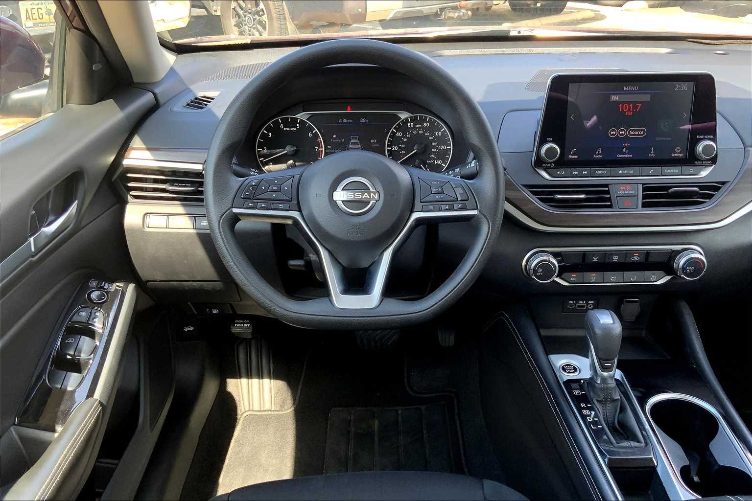 2023 Nissan Altima 2.5 SV photo 4