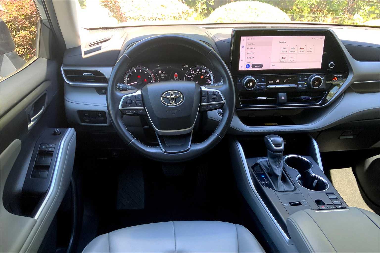 2023 Toyota Highlander XLE photo 4