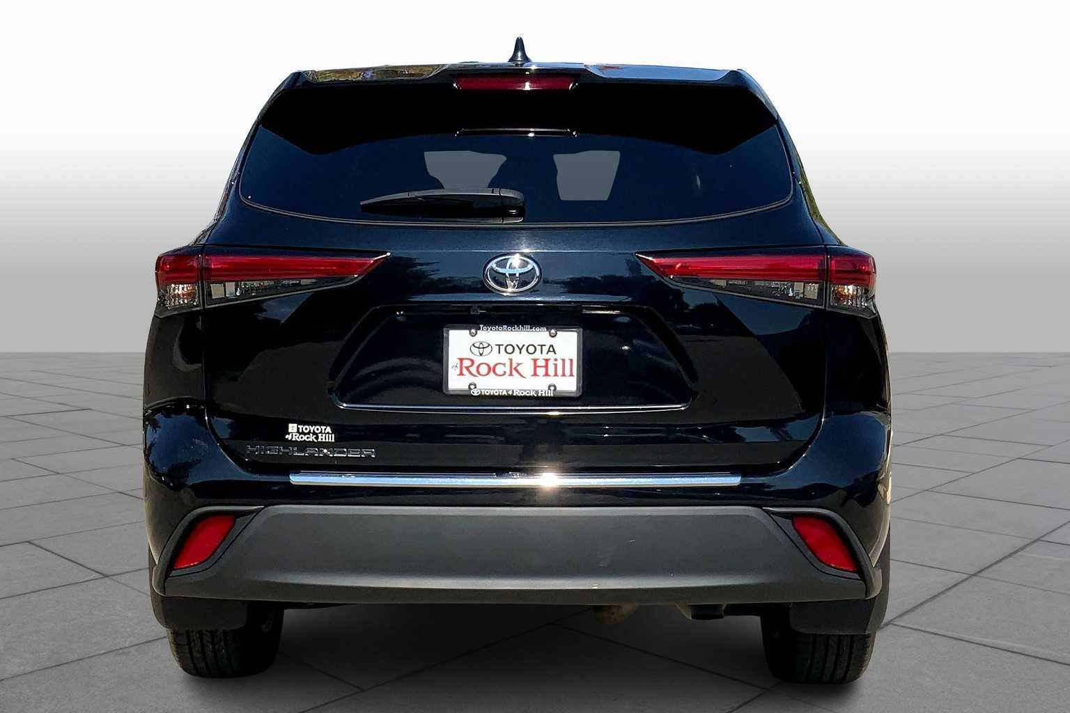 2023 Toyota Highlander L photo 3
