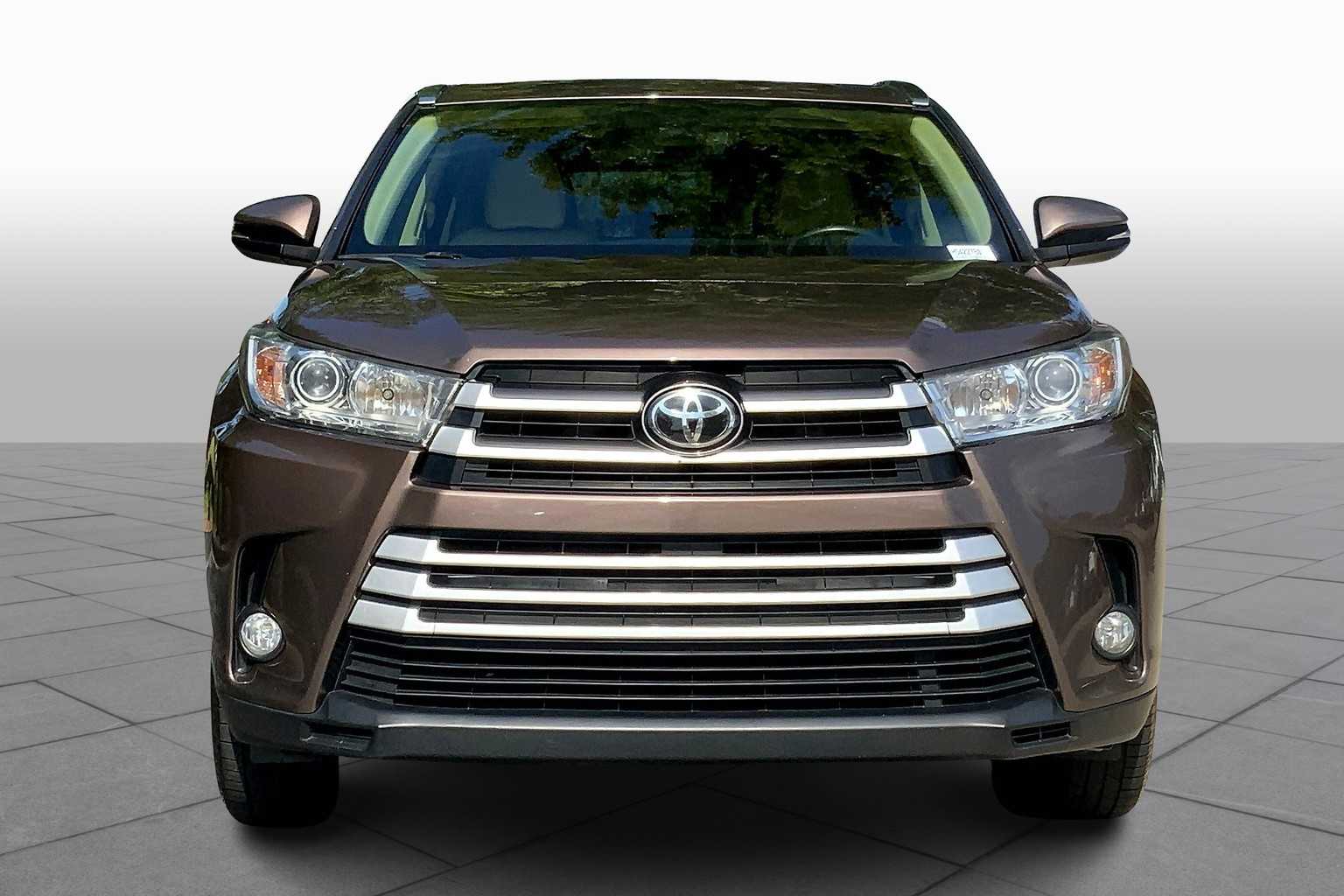 2017 Toyota Highlander XLE photo 2