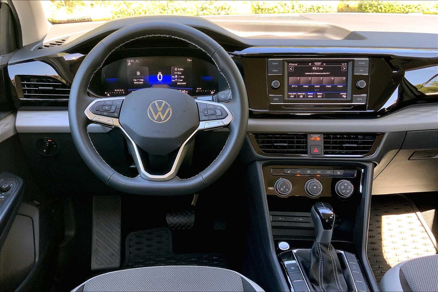 2024 Volkswagen Taos S photo 4