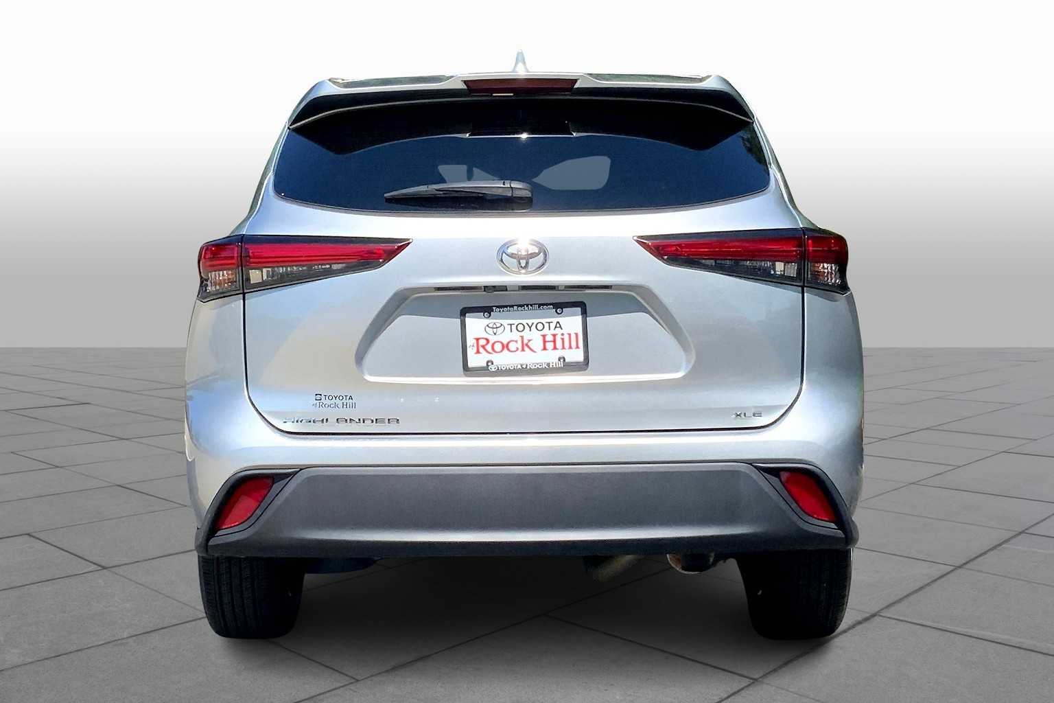 2023 Toyota Highlander XLE photo 3