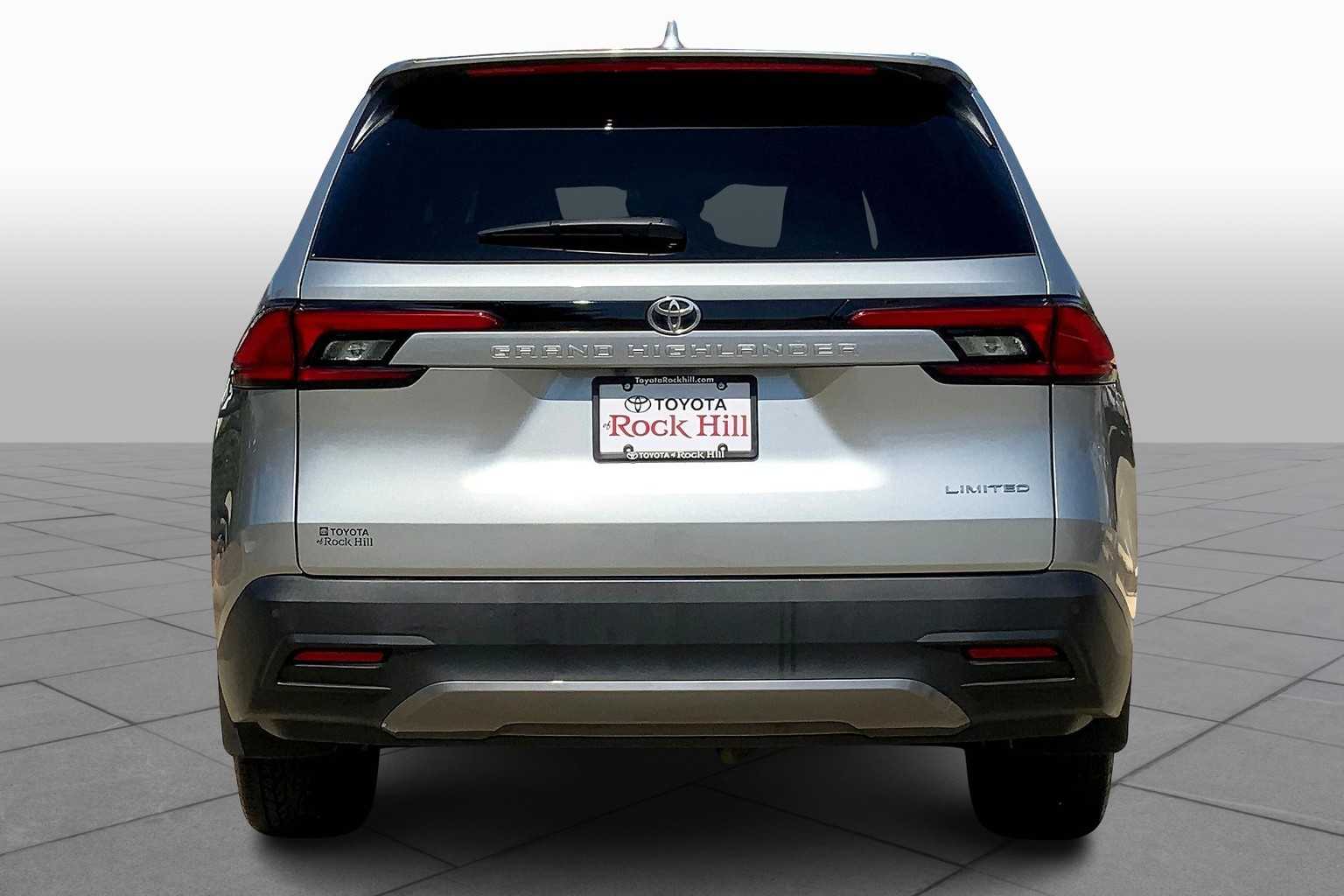 2024 Toyota Grand Highlander Limited photo 3