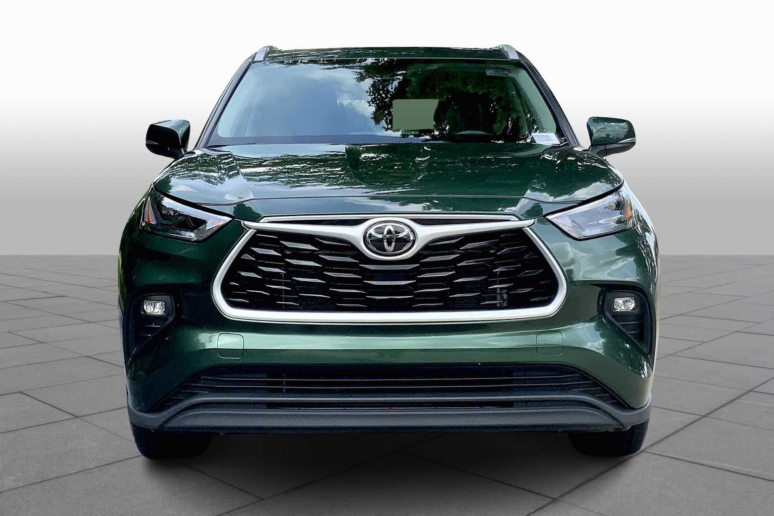 2024 Toyota Highlander XLE photo 2