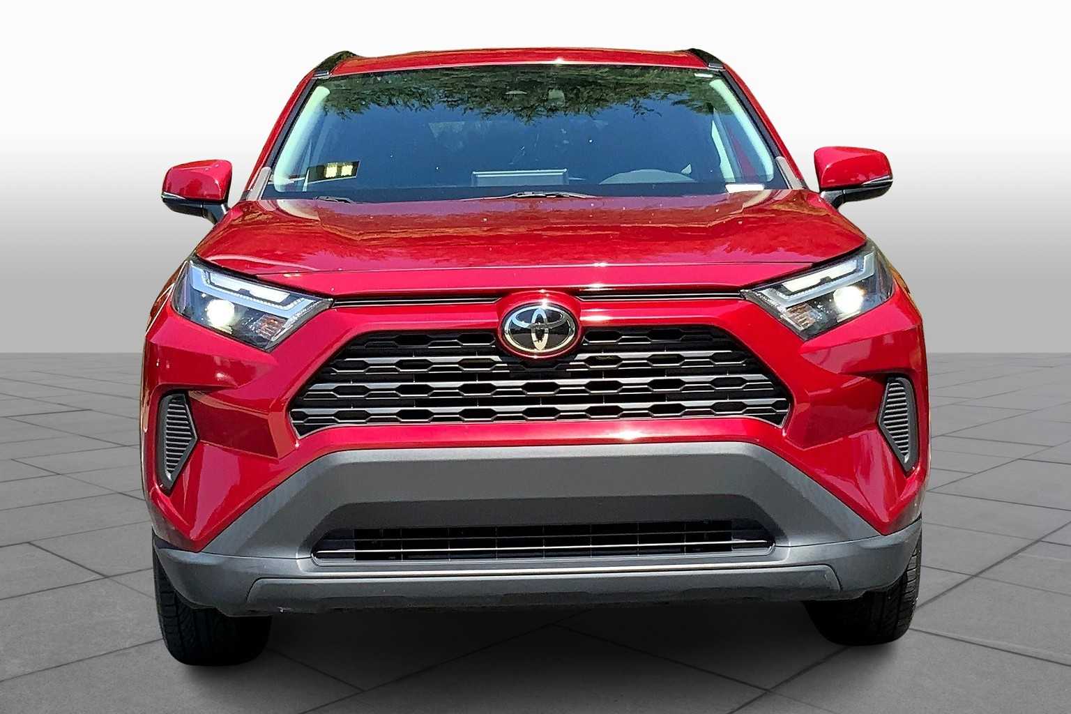2023 Toyota RAV4 XLE photo 2