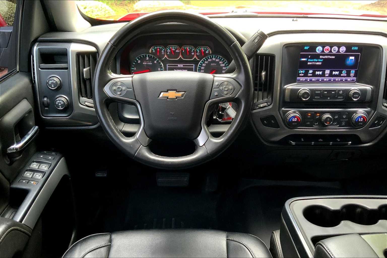 2017 Chevrolet Silverado 1500 LT photo 4